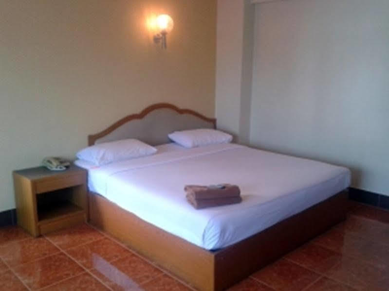 Cherry Hotel Pattaja Kültér fotó