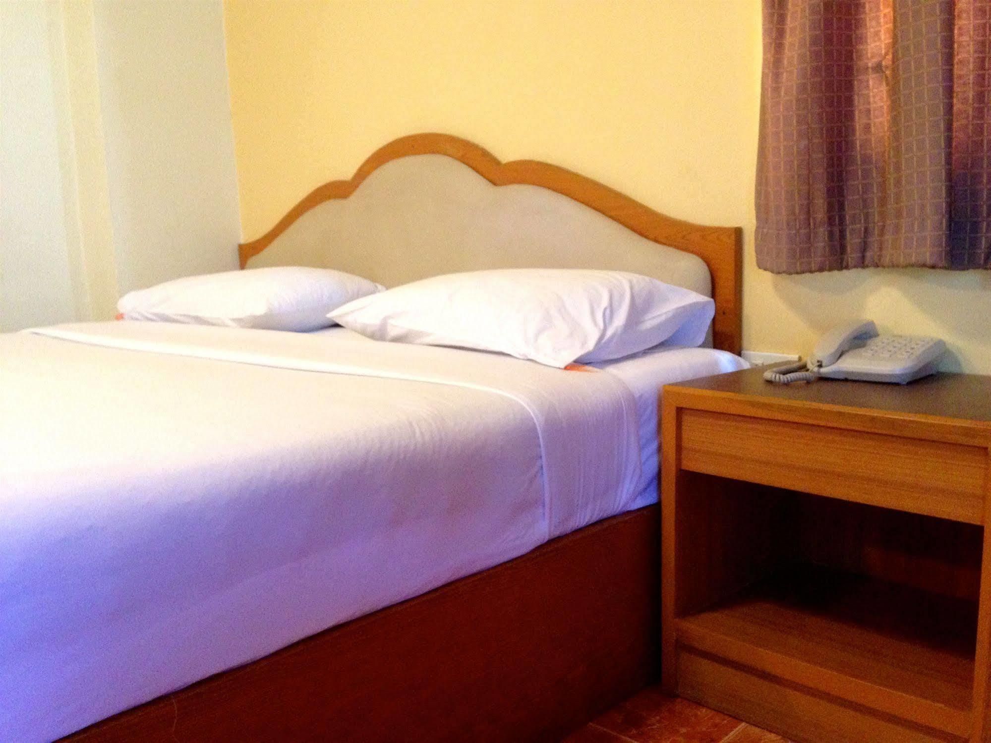 Cherry Hotel Pattaja Kültér fotó
